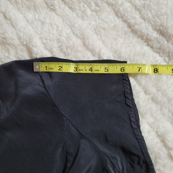 Jones New York Women’s Size Medium Black Silk Short Sleeve Button Down Blouse - Picture 12 of 12